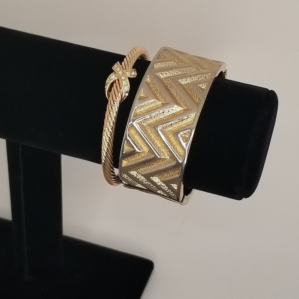 Classy Modern gold tone bangle set